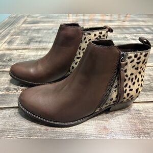 Journee Signature 5.5 Women’s Girls Leather and Fur Boots Booties NWOB